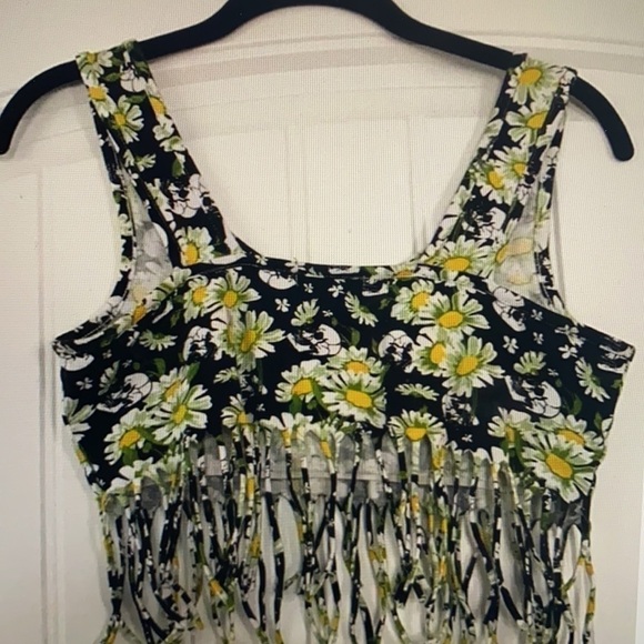Hot Topic Daisy & Skull Crop Top Size Medium - Picture 3 of 4